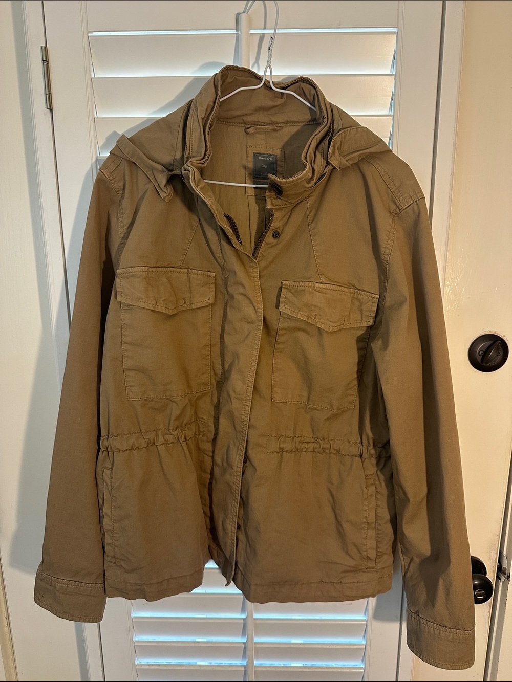 Women’s Gap Hooded Utility Jacket in Khaki/Tan Large